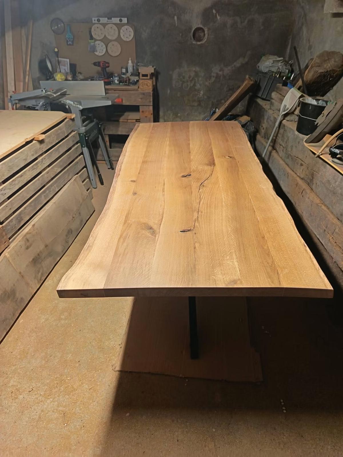 Fabrication de mobilier, rangements et aménagements en bois.