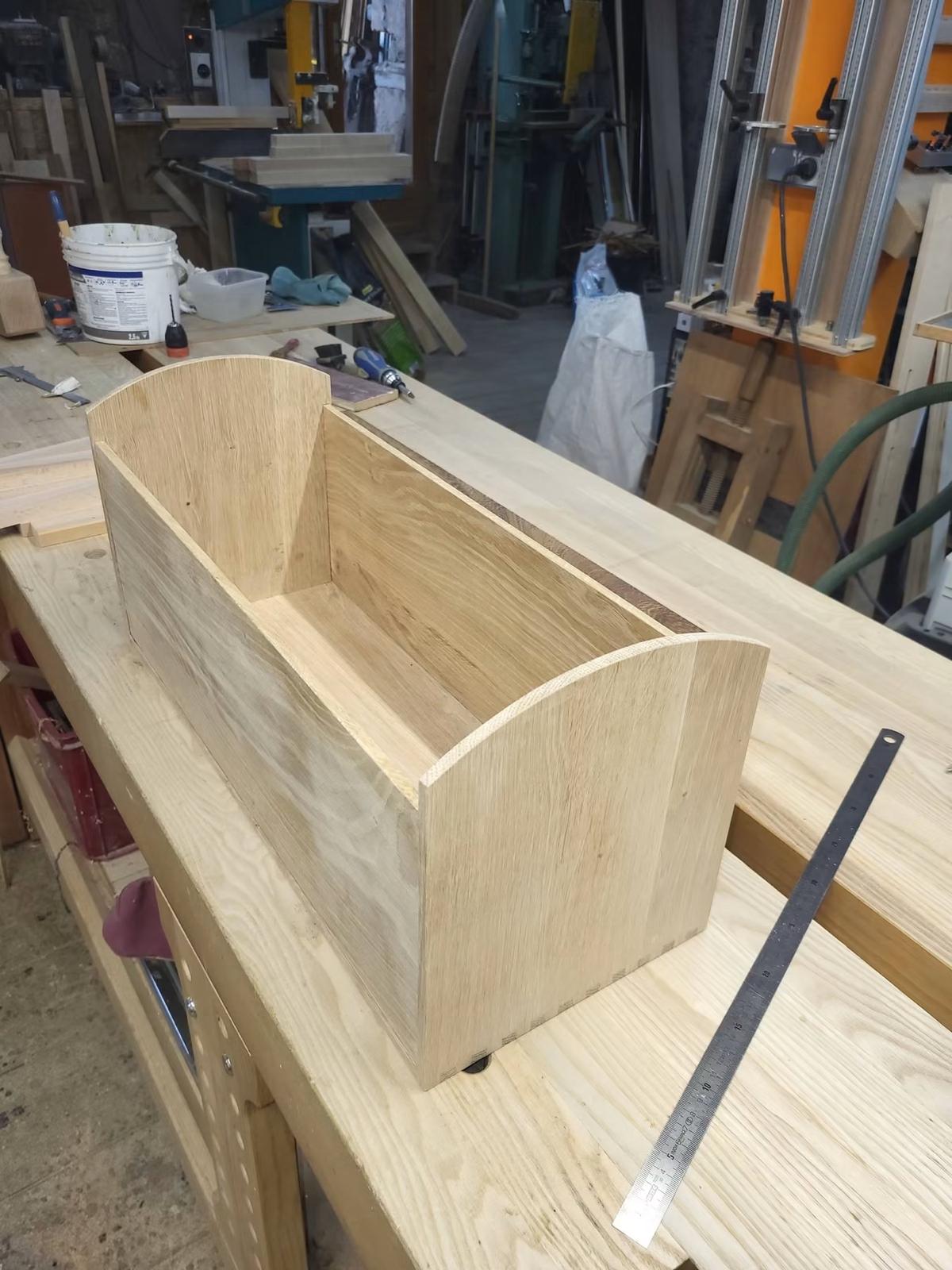 Fabrication de mobilier, rangements et aménagements en bois.