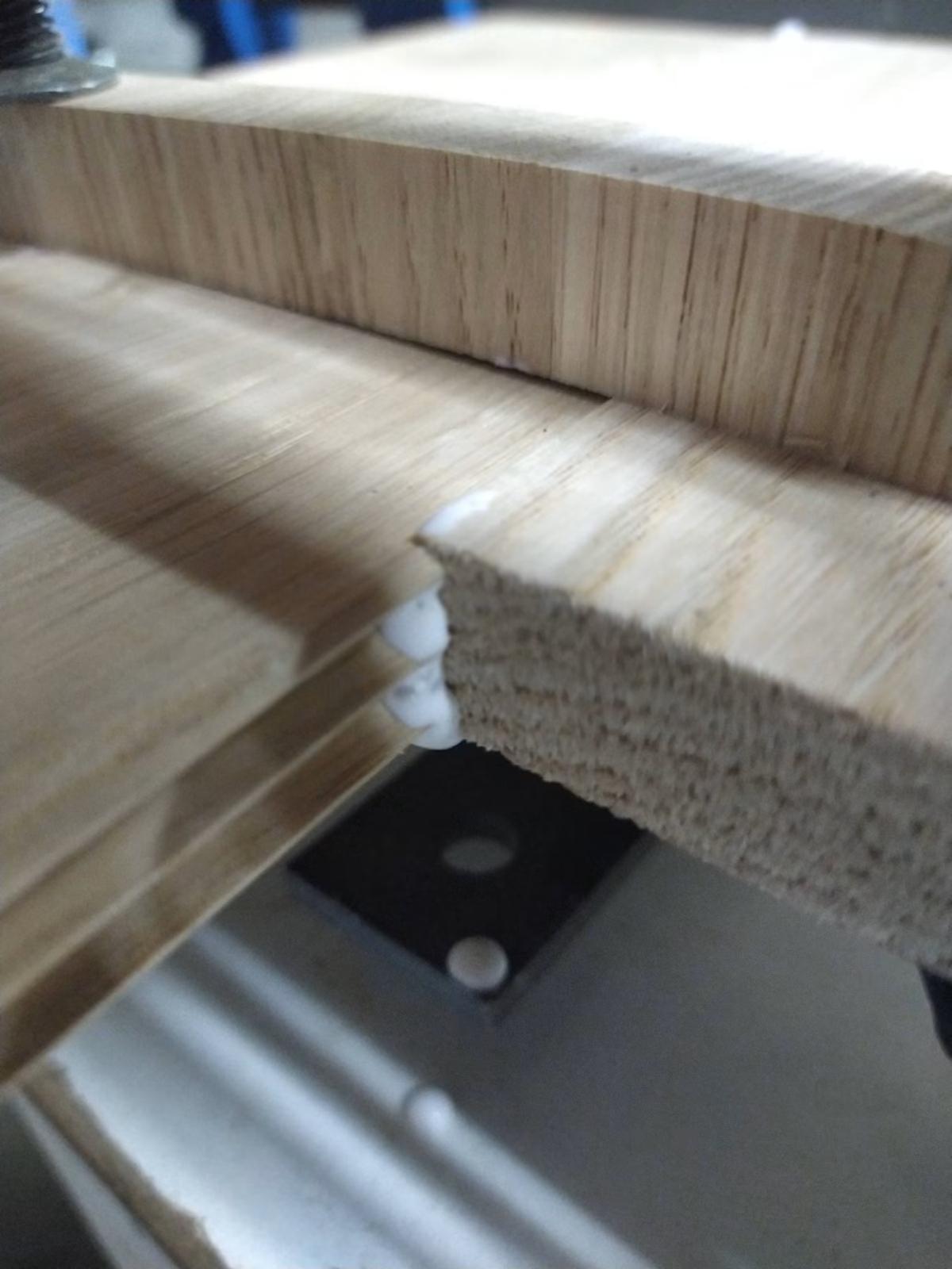 Fabrication de mobilier, rangements et aménagements en bois.
