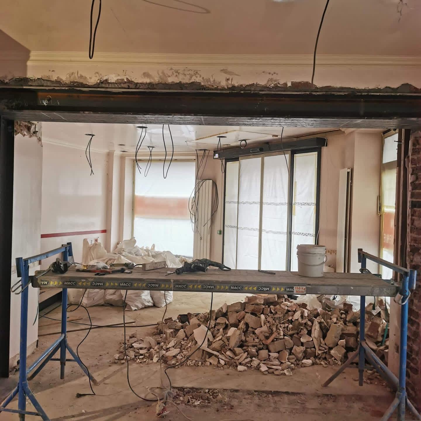 Terrasses, maçonnerie, accès et ouvrages extérieurs.