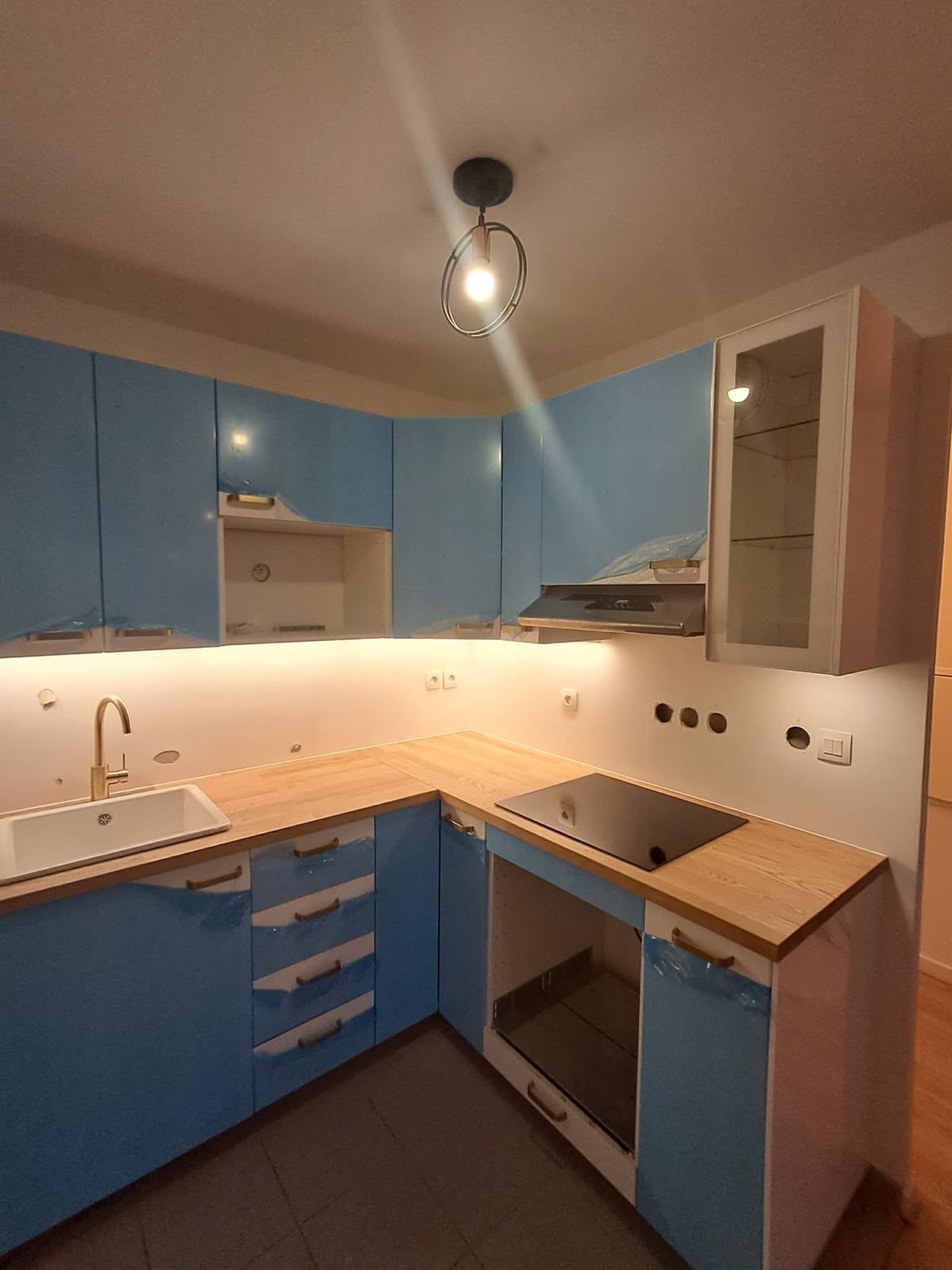 Cuisine, meubles, plan de travail et crédence