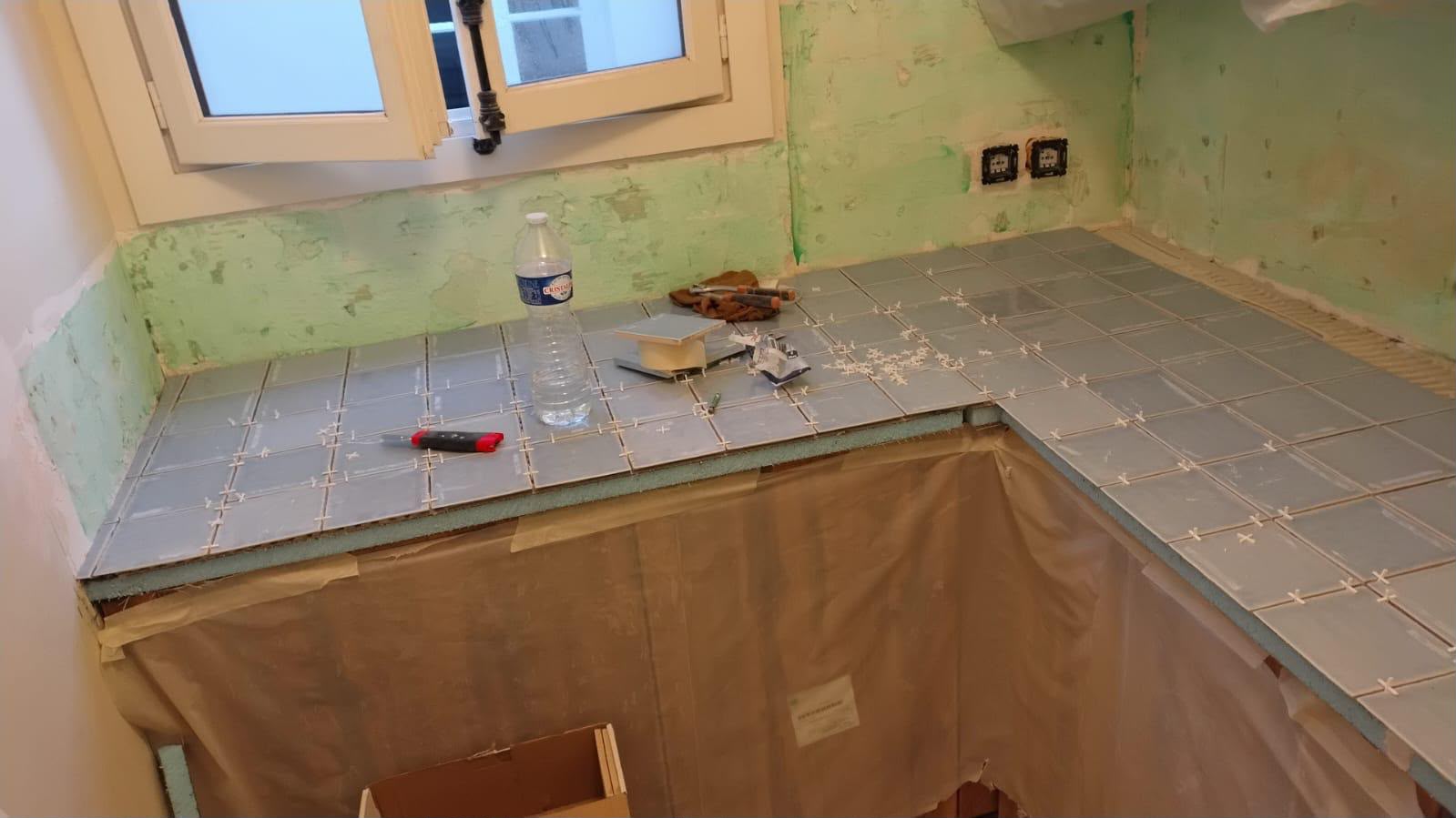 Cuisine, meubles, plan de travail et crédence