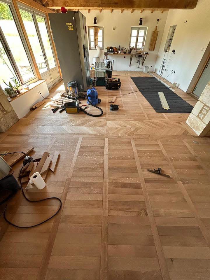Pose de parquet en cours et finie