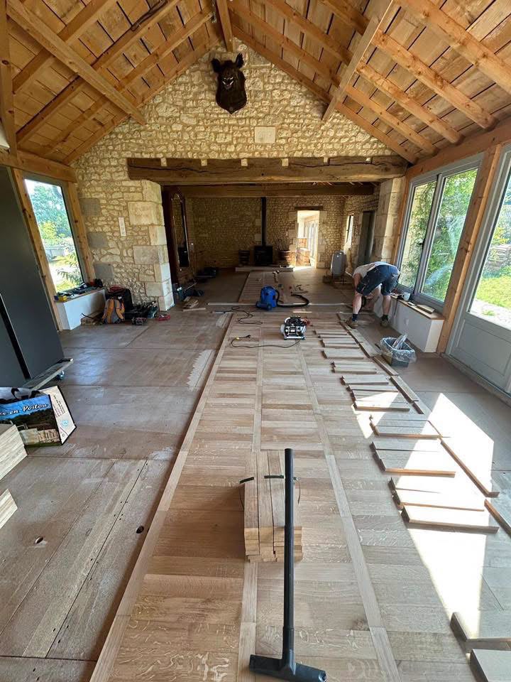 Pose de parquet en cours et finie