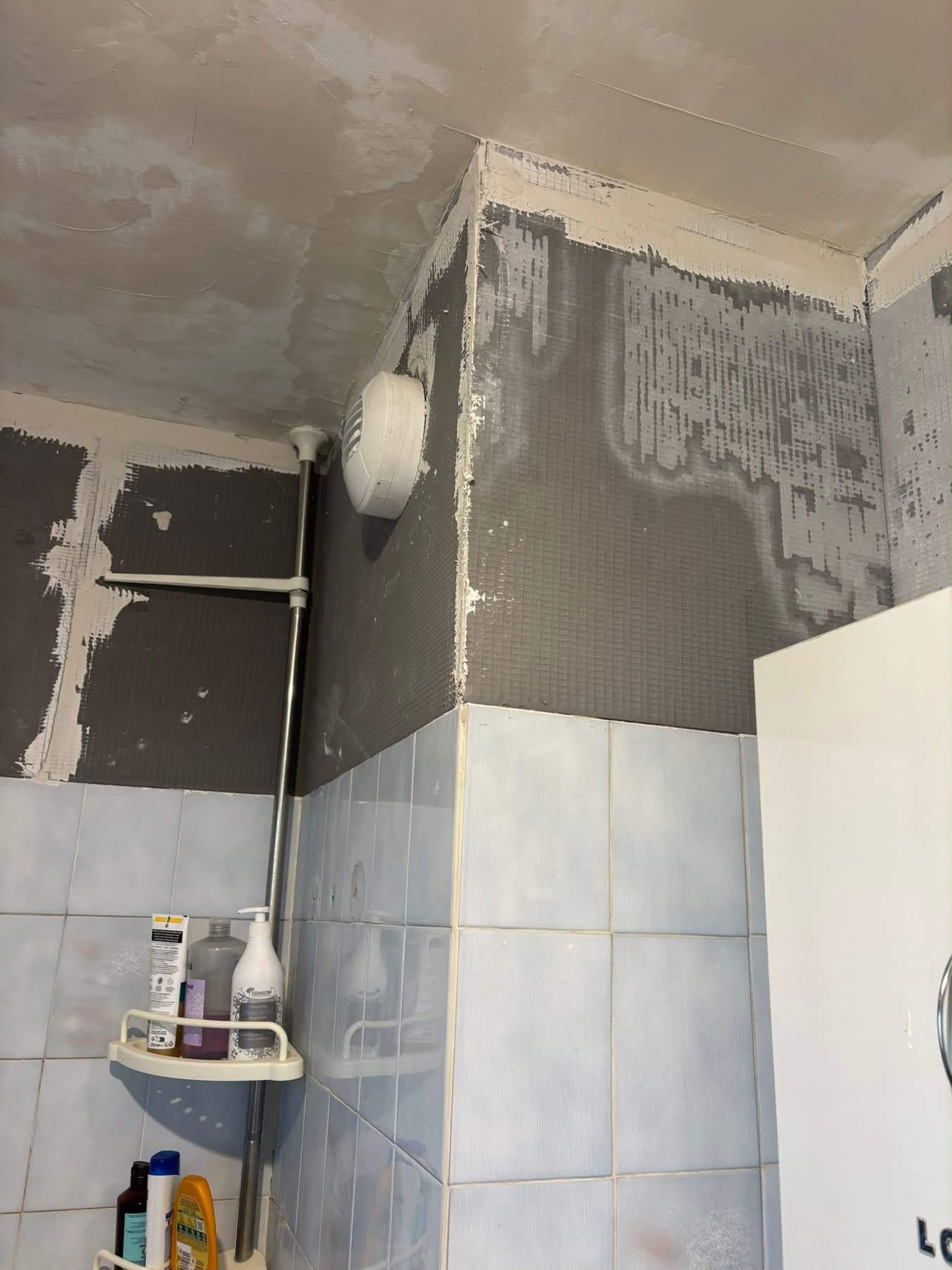 Salle de bain en travaux et terminée