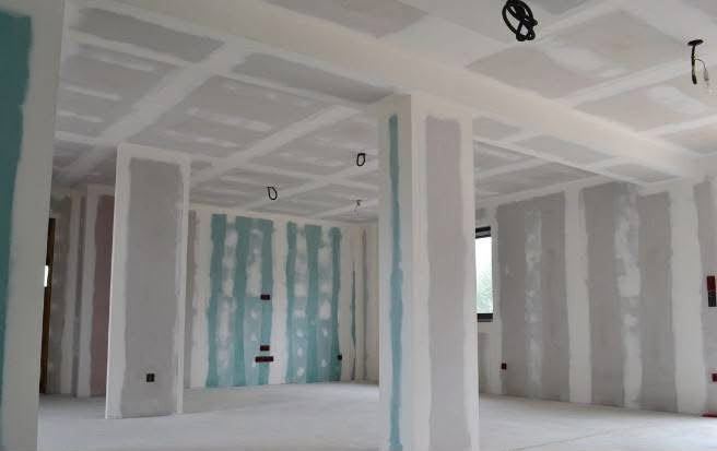 Plateau entièrement doublé, prêt pour les finitions — Isolation et plâtrerie (Fin de chantier) | GLOBAL CONSTRUCTION