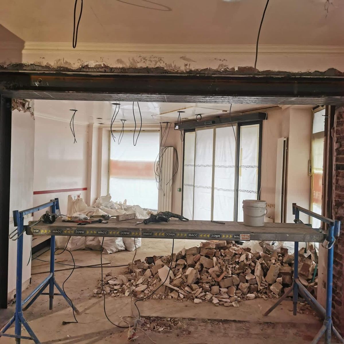 Ouverture d'un mur porteur : étaiement en place avant dépose — Maçonnerie et extérieur (Avant) | GLOBAL CONSTRUCTION