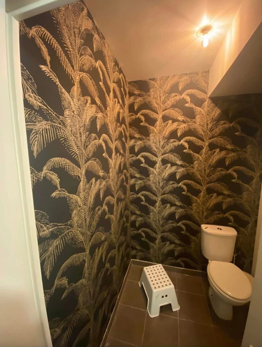 WC habillé d'un papier peint végétal posé et arasé — Peinture et finitions (Fin de chantier) | GLOBAL CONSTRUCTION