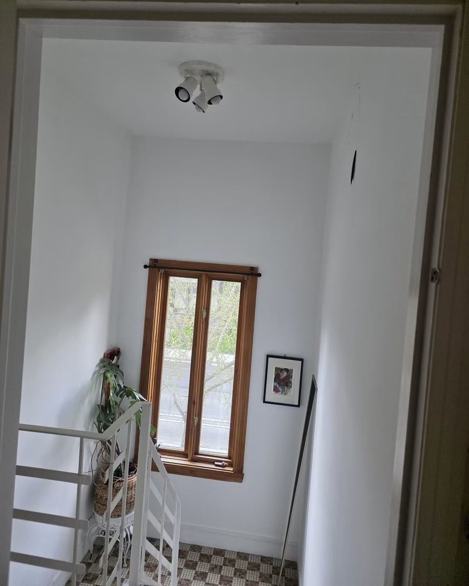 Cage d'escalier repeinte, finitions et raccords contrôlés — Peinture et finitions (Fin de chantier) | GLOBAL CONSTRUCTION