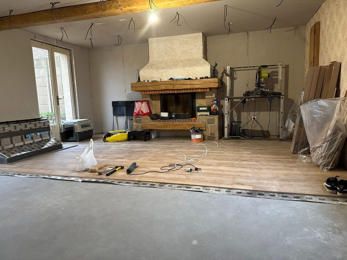 Chantier en cours : reprise des murs, du plafond et des réseaux