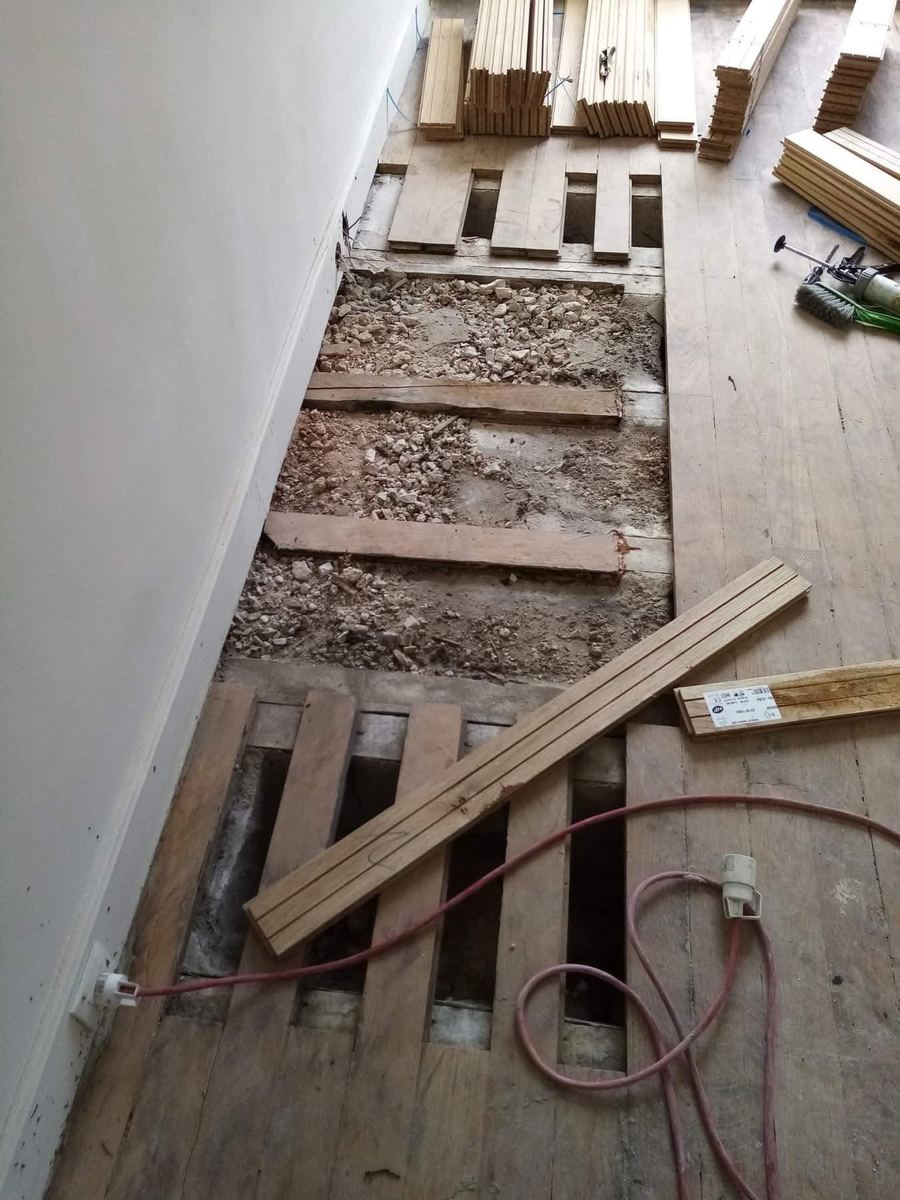 Dépose d'un ancien plancher avant reprise du support — Pose de parquet et sols (Avant) | GLOBAL CONSTRUCTION